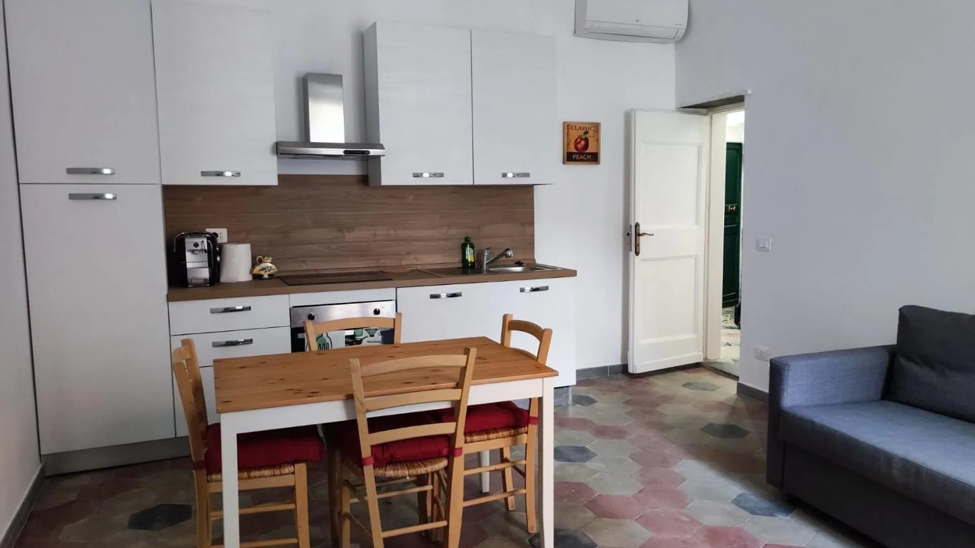 Casa Oscar Apartment Loano